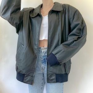 Vintage 80s/90s Black Collared Leather Aviator Bomber Jacket ✨